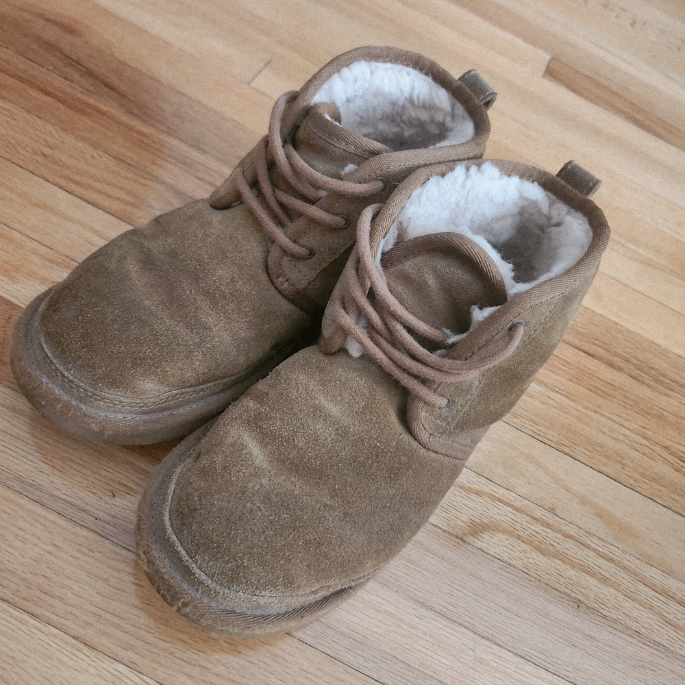 UGG Kids Neumel II Boots in Brown Size 3